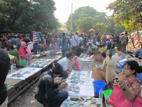 65 Mandalay - jade - nefritový trh