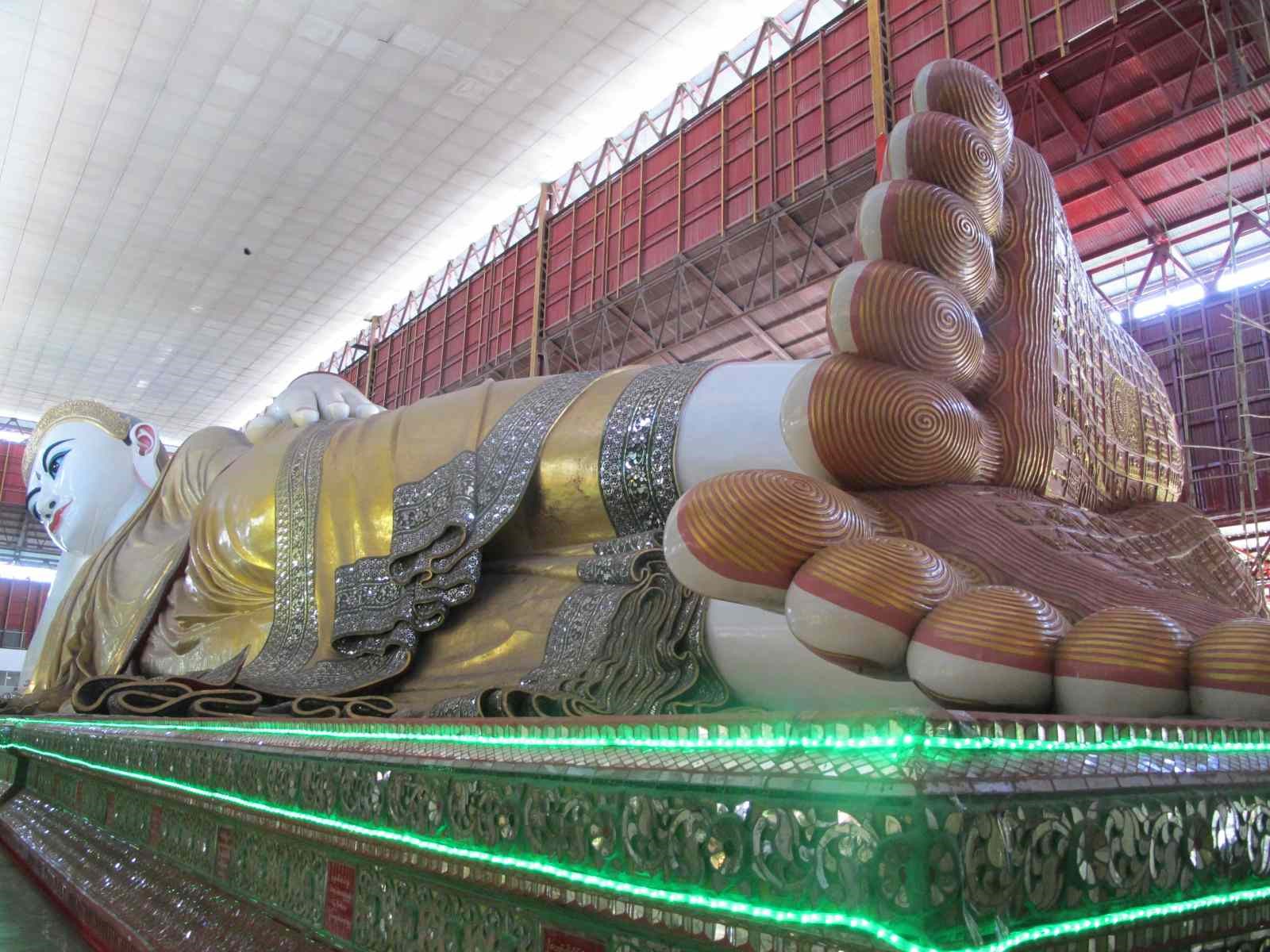 83 Yangon - ležící Buddha