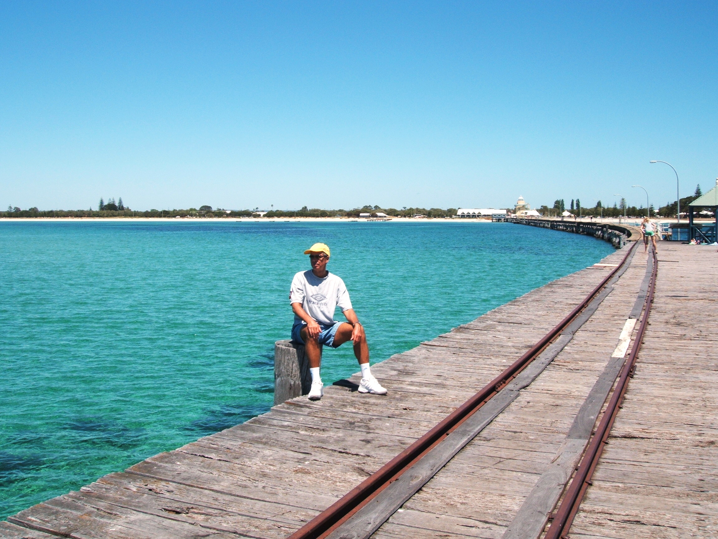 0013aa Busselton-namolu jezdí mašinka.jpg