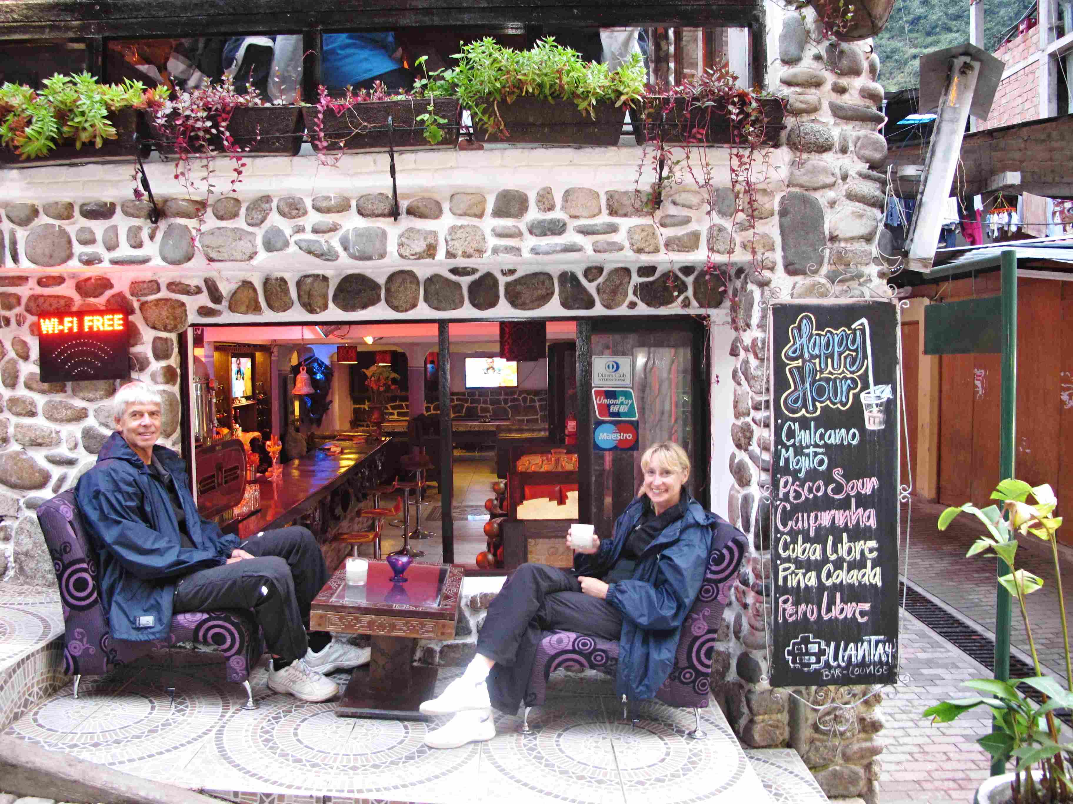 19 Aguas Calientes, MP-vychutnáváme pisco